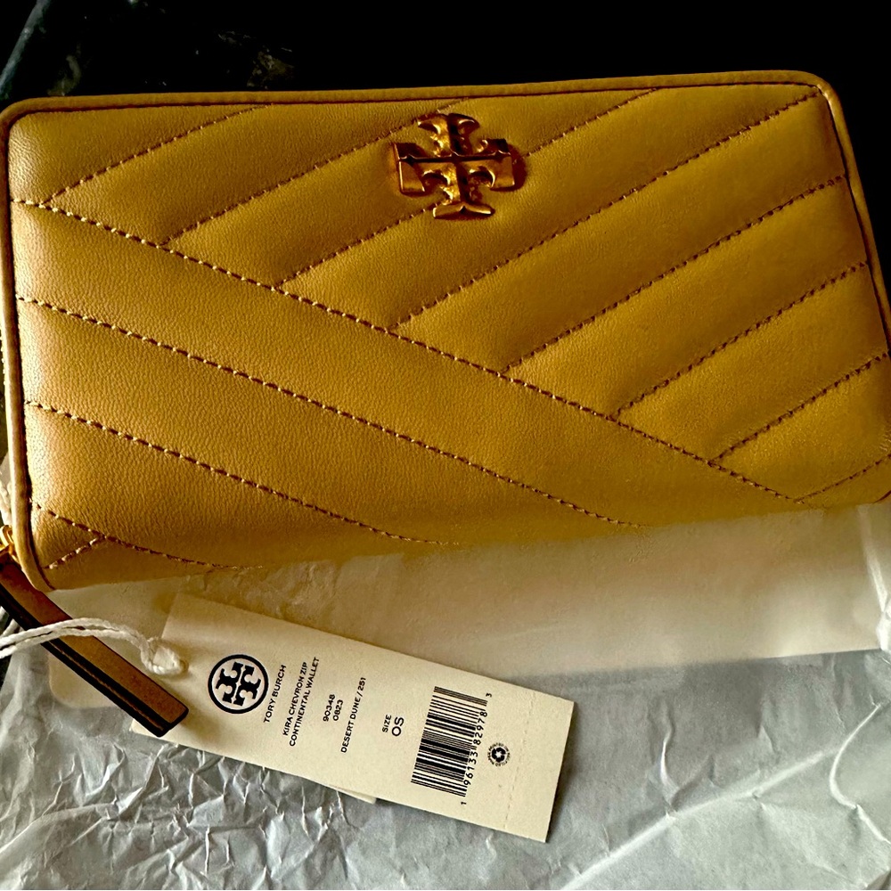 Tory Burch Kira Chevron Quilted Zip Leather Wallet